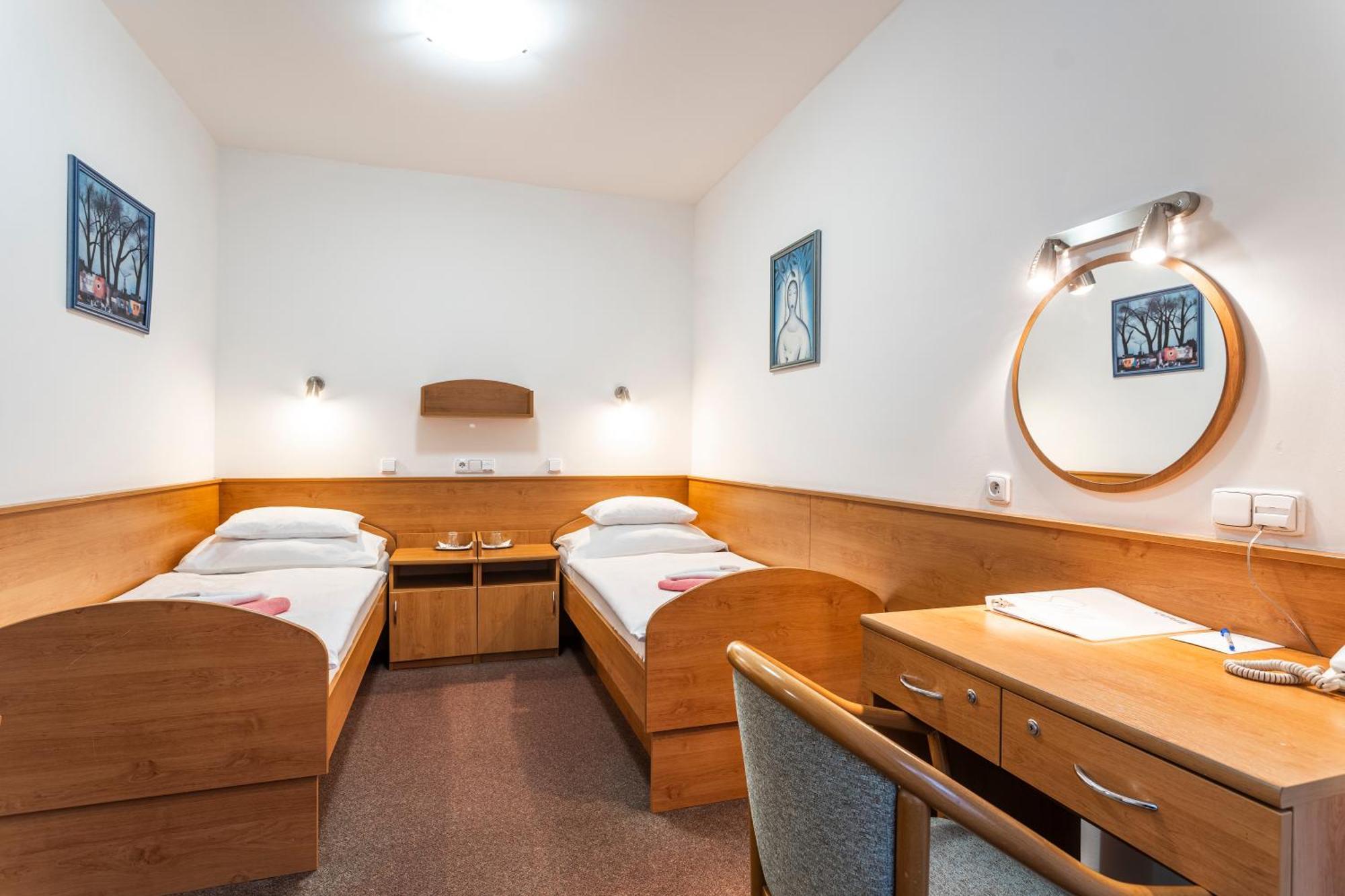 Hotel Luzice ياخيموف المظهر الخارجي الصورة
