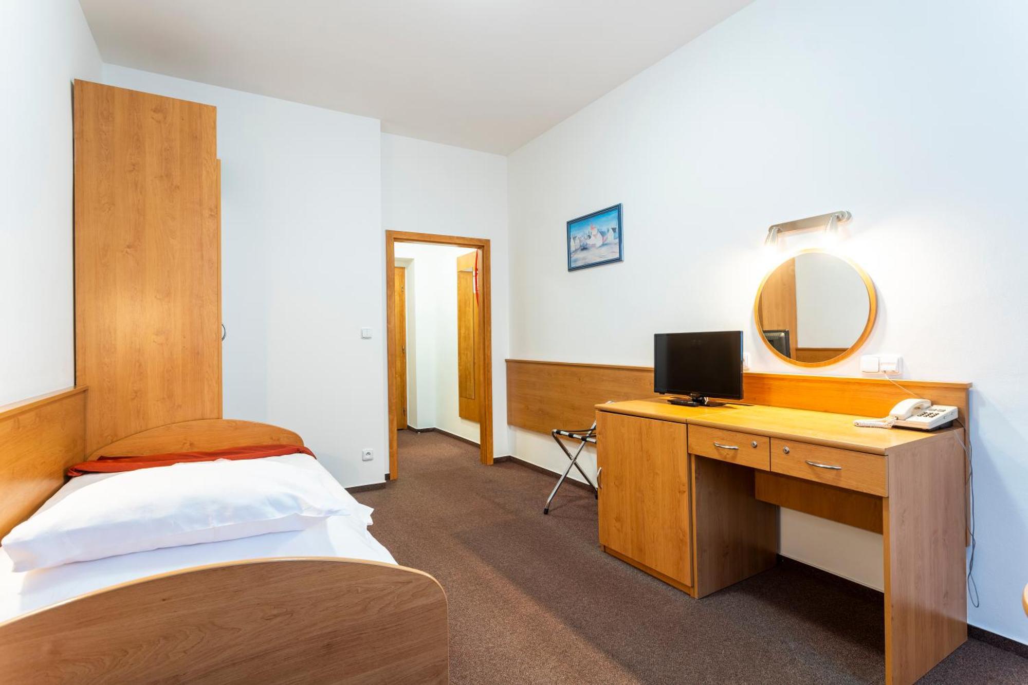 Hotel Luzice ياخيموف المظهر الخارجي الصورة