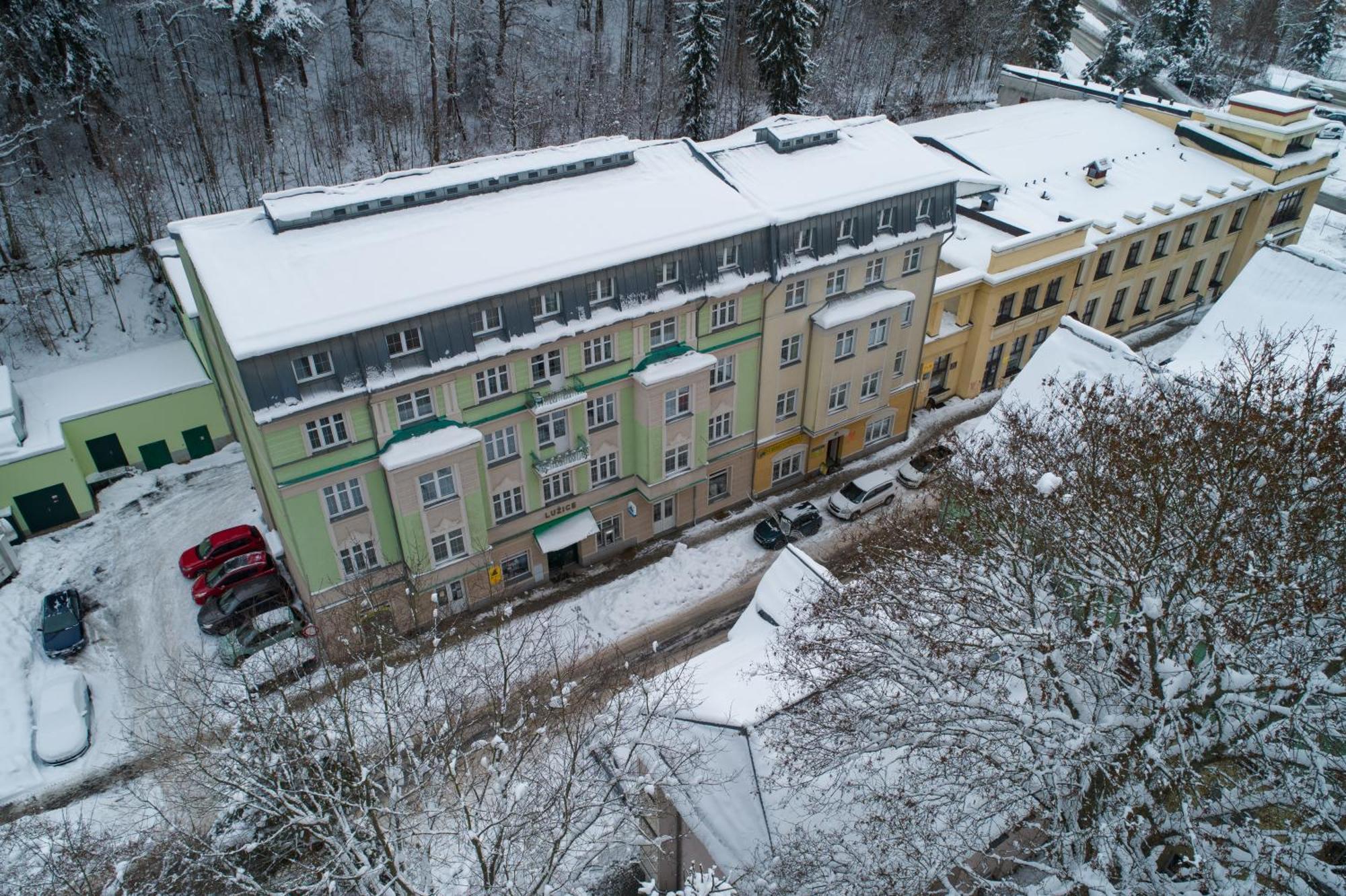 Hotel Luzice ياخيموف المظهر الخارجي الصورة